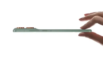 موتورولا تطرح Moto X70 Air بمواصفات تهدف لمنافسة iPhone Air في سوق الهواتف الذكية